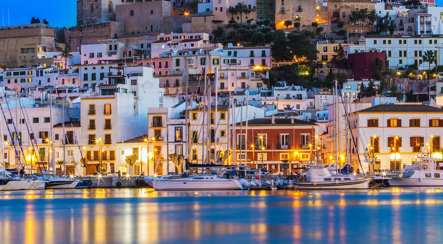 Regata Ruta de la Sal llegando a Ibiza con embarcaciones de vela