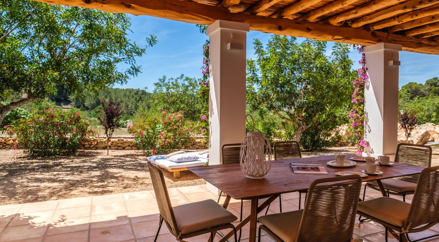 Casa y entorno de Can Lluc en Ibiza durante el invierno