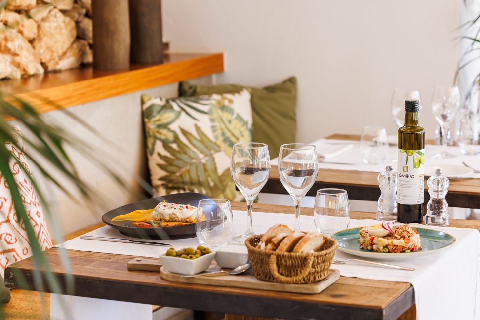 Propuesta gastronómica mediterránea del restaurante de Can Lluc en Ibiza